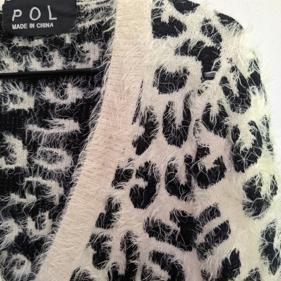 Pol Leopard Print Fuzzy V-Neck Cardigan Medium Cream and Black - Picture 3 of 5
